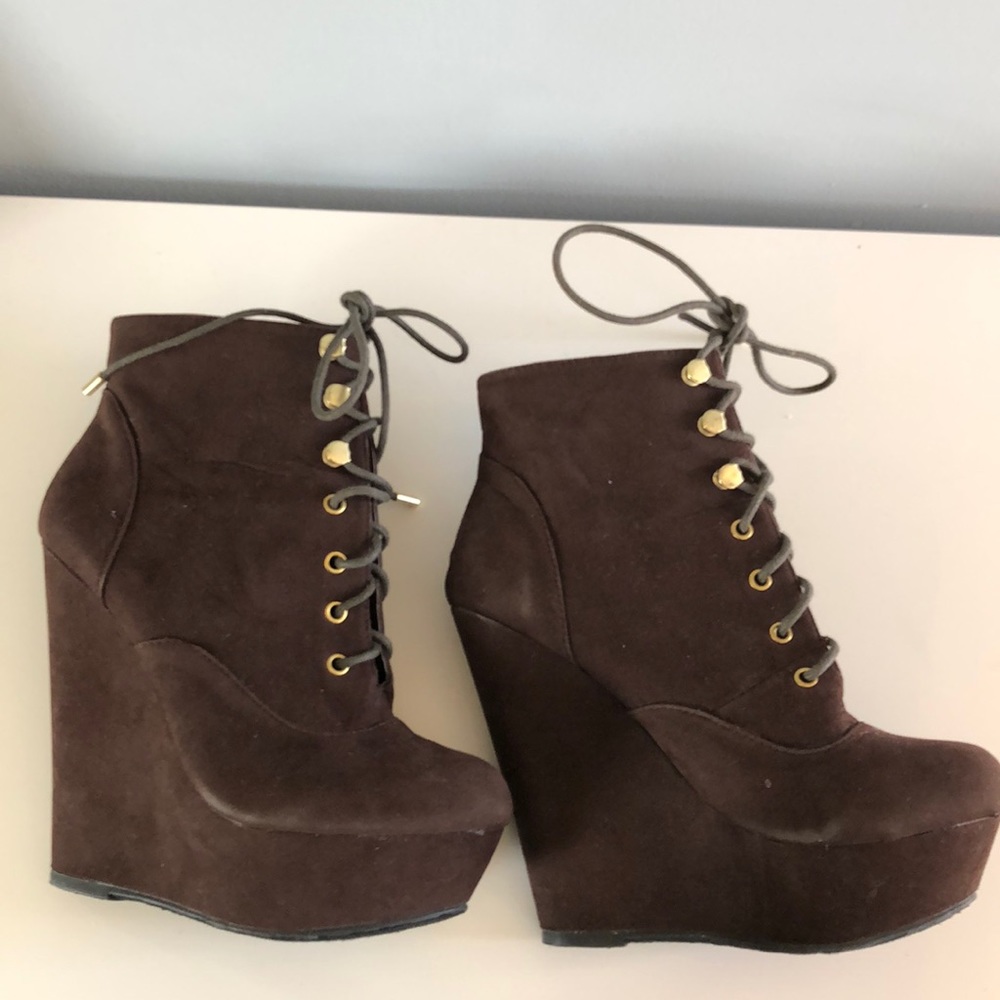 🛑SOLD 🛑brown wedge booties
